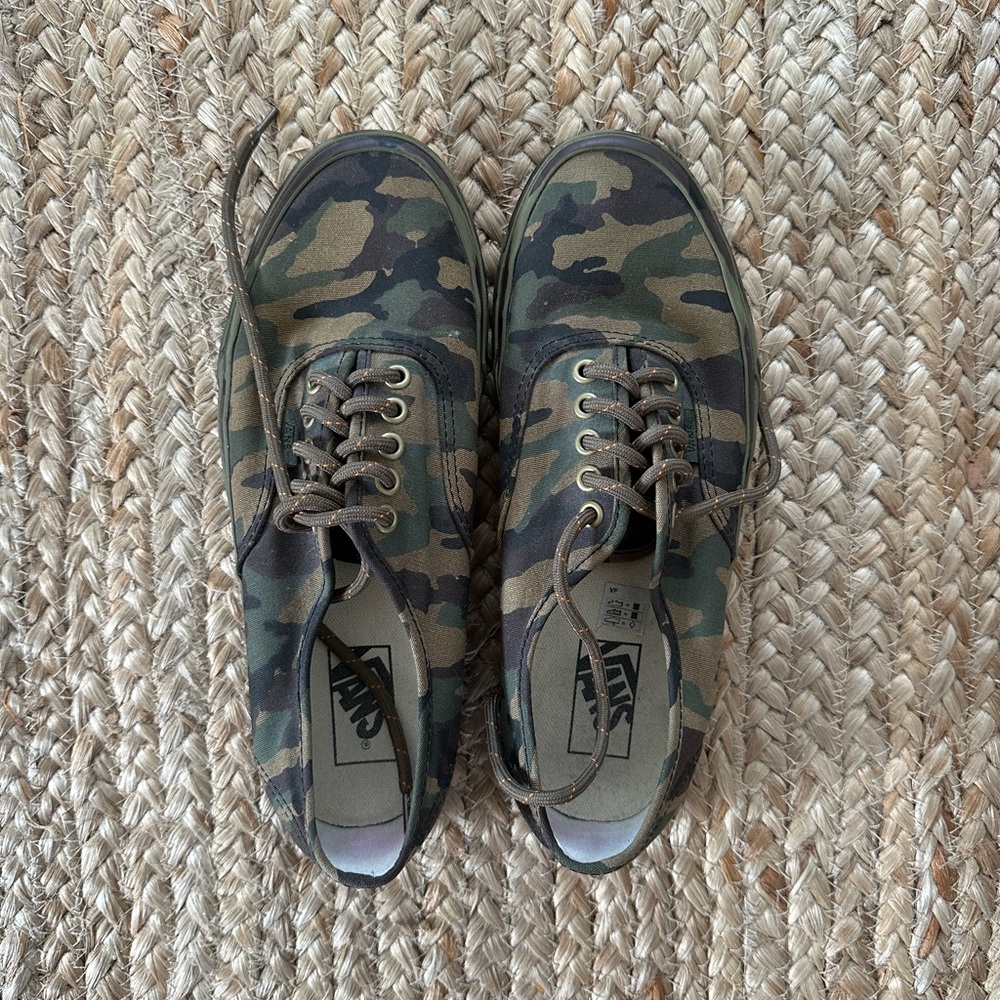 Lace up camouflage Vans low tops, men’s 8.5/women’s 10